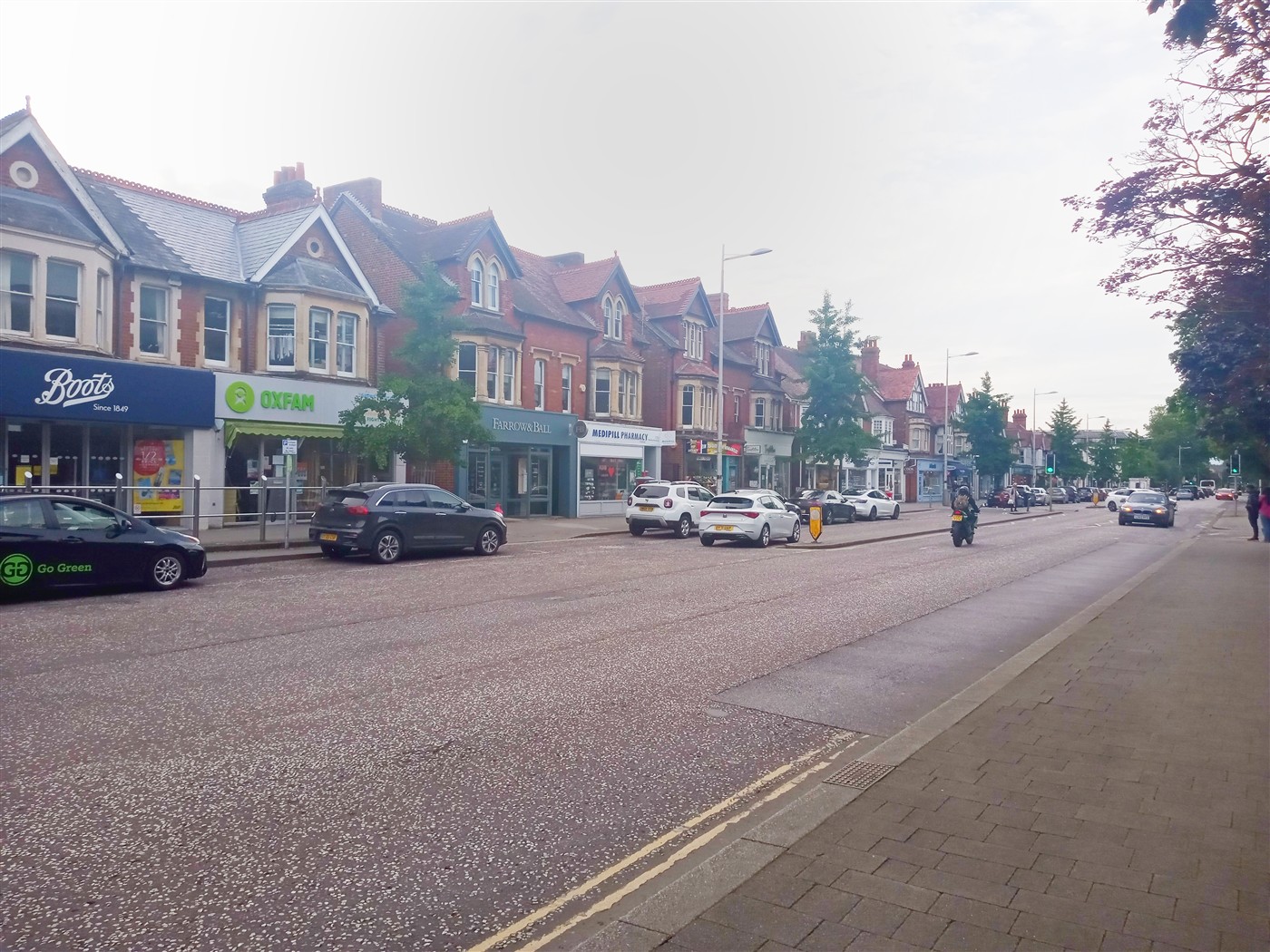 Shopfronts on Banbury Road in Summertown, Oxford