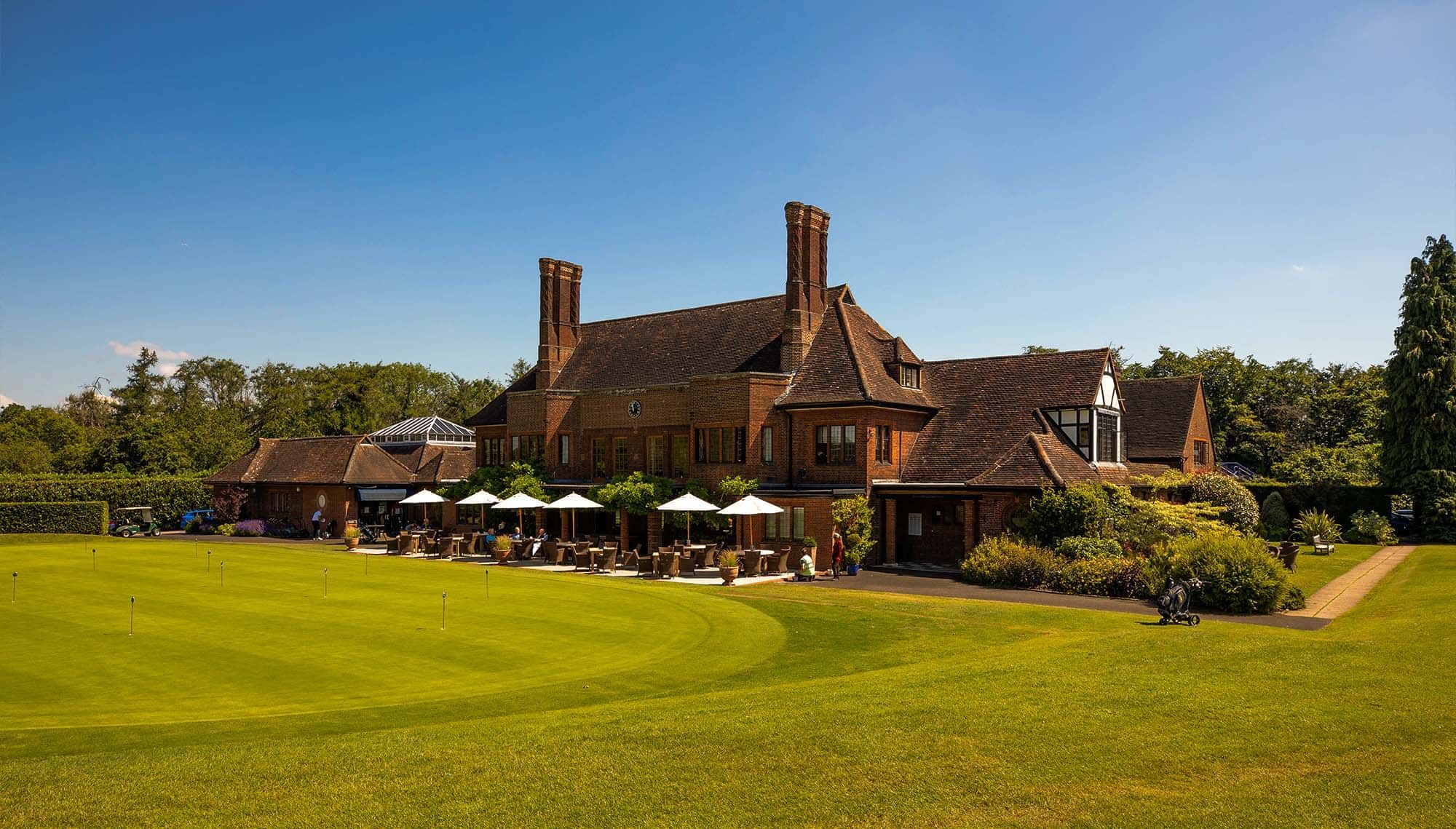 Beaconsfield Golf Club clubhouse overlooking the putting green